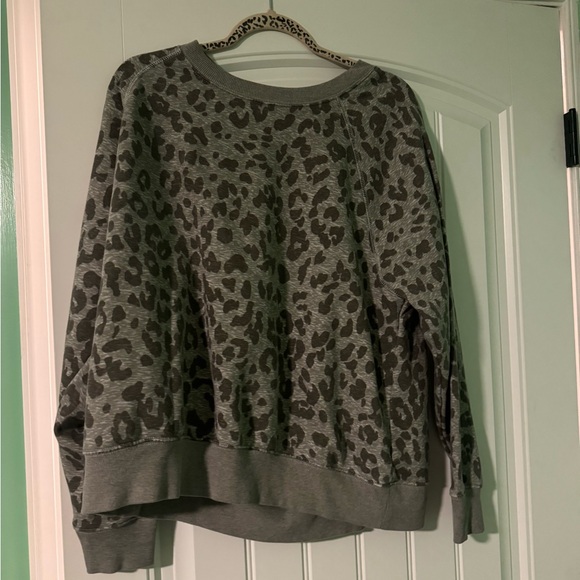 Old Navy Crewneck - Picture 1 of 2